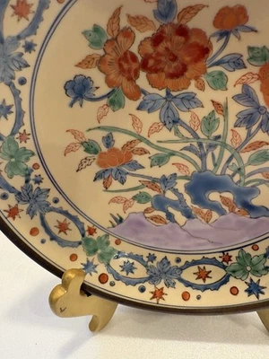 Plato pintado a mano de Hong Kong, algunas flores de cloisonné solo para decoración Foto 1 de 4