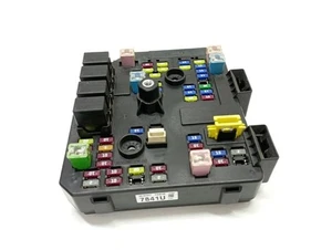 OPEL ANTARA Caja de fusibles 95137841 2.2 Diesel 135kw 2012 33370474 - Imagen 1 de 4