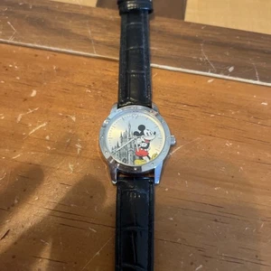 Limited Edition Disney Park Exclusive Mickey Mouse Uhr nie getragen - Bild 1 von 4