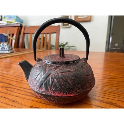 Tetera de hierro fundido colador de té suelto tetsubin japonés rojo negro bambú Foto 1 de 4