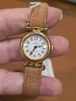Reloj Peugeot Mujer Pequeño Tono Dorado Cuarzo Japón Movimiento Correa Cuero Vintage Foto 1 de 2