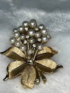 Vintage Trifari Gold Tone Faux Pearl Rhinestone Bouquet Brooch - Picture 1 of 4