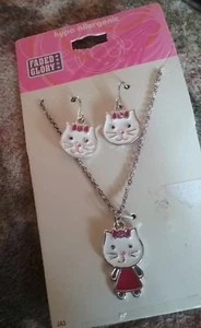 Silberfarben Schöne Katze Anhänger Halskette und Ohrring Set Neu - Bild 1 von 3
