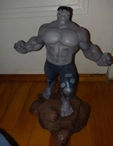 Gallery Hulk Statue Grey Edition Diamond Select SDCC Exclusive - Picture 1 of 4
