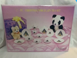 Vintage 17 Piece Child's Tea Set In Box Christmas Pattern Excellent Condition - Picture 1 of 2