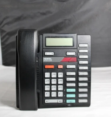 Nortel Norstar M9617 IP Office Phone w/ Handset & Stand Foto 1 de 4