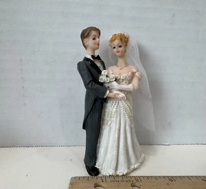 Cake Topper Wedding Bride and Groom Resin Cake Figurine 4.5" - Picture 1 of 9