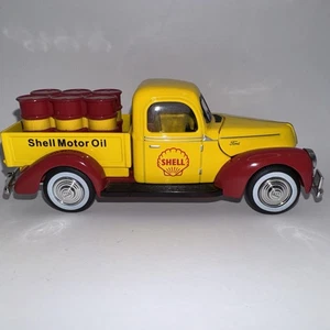 Golden Wheel Diecast Shell Motoröl Ford Pickup Truck mit Trommeln im Bett - Bild 1 von 7