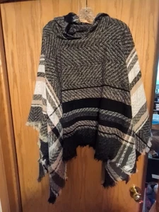 Neu ohne Etikett Carmen und Carmen karierter Poncho mit Kapuze schwarz beige Einheitsgröße weich - Bild 1 von 3