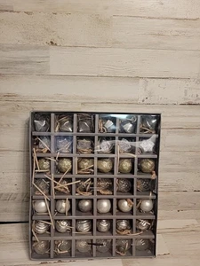 Set decorazioni natalizie mercurio in rilievo fienile ceramica argento oro trasparente 42 pezzi - Foto 1 di 2