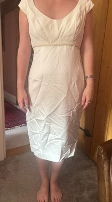 Vestido de novia corto blanco para boda civil o informal Foto 1 de 4