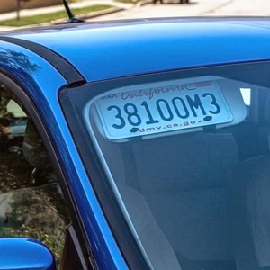 Montaje de matrícula para visera solar (ajuste universal) sin taladro, sin instalación de herramientas para un... - Imagen 1 de 9