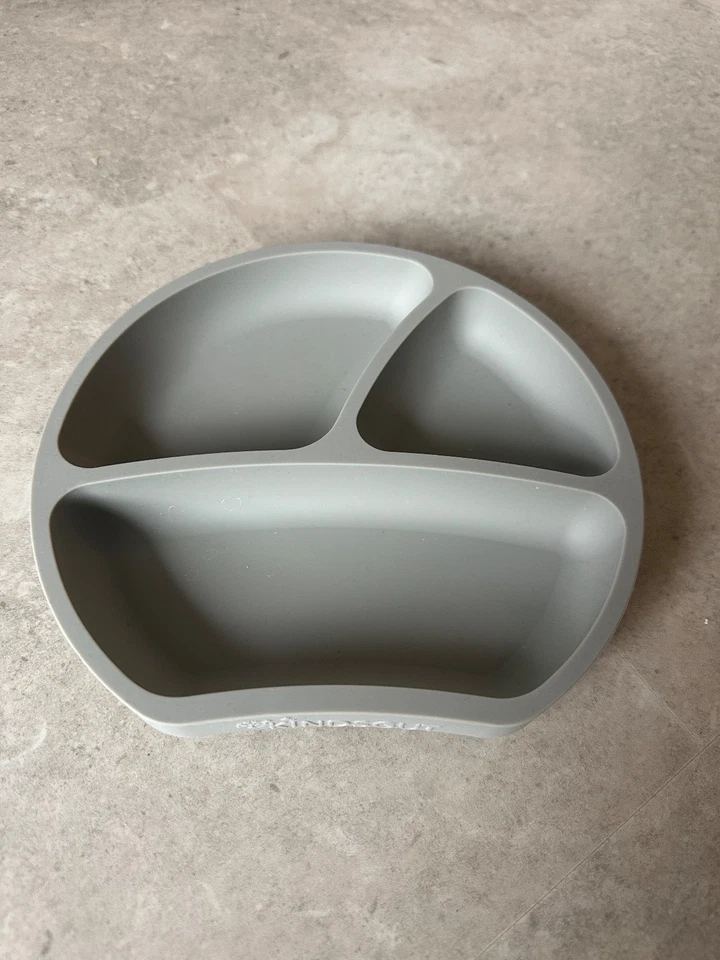 KINDSGUT rutschfester Silikon Teller grau Baby Lernteller Kinderteller - Bild 1 von 4