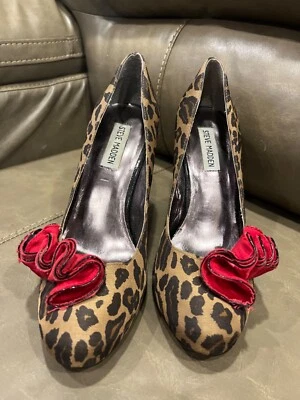 Tacones de aguja Steve Madden Topazz Cheetah rojo con volantes talla 9M Foto 1 de 4