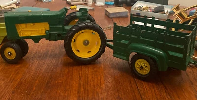 Tractor Hubley verde vintage años 60 y remolque de juguete fundido a presión EE. UU. Foto 1 de 4