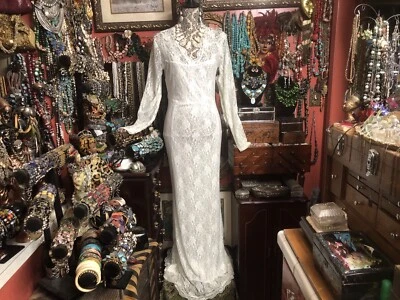 Hermoso Vestido de Boda, Debutante o Blanco y Negro de Encaje Blanco Manga Larga Foto 1 de 4