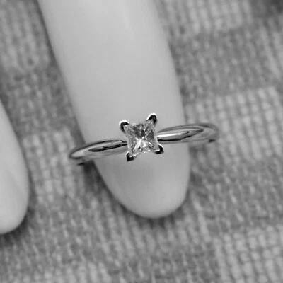 NUEVO ANILLO DE COMPROMISO DIAMANTES PRINCESA 0,25ct oro blanco 14k (talla 6,5) Foto 1 de 4