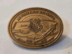 Prendedor de solapa 50 años Centro de pruebas de vuelo de la USAF Edwards AFB California 2001 - Imagen 1 de 3
