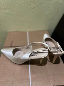 Women Shoe Special Occasions Carrie Slingback Heels in White Size 8.5 MSRP $79 - Picture 1 of 5