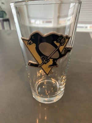 OFICIAL NHL PITTSBURGH PENGUINS ESTAÑO LOGOTIPO PINTA LEVANTADA VIDRIO DE 16 ONZAS Foto 1 de 4