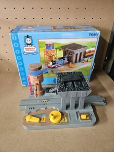 Tomy Thomas Trackmaster Water Tower And Coal Loader No Trains Comes With Box - Picture 1 of 8