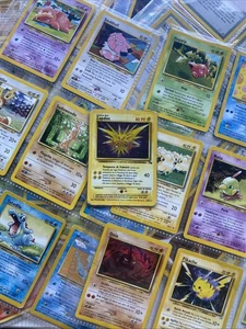 Lotto Zapdos (FO 30) + 50 carte vintage/comuni/reverse - Foto 1 di 1