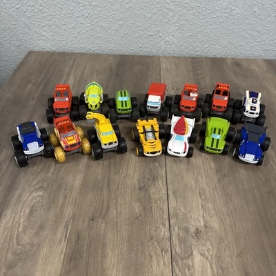 LOTE DE 14 juguetes de camión monstruo fundido a presión Blaze & The Monster Machines Foto 1 de 3