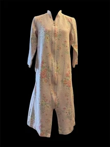 Miss Elaine Long Floral Zip Robe Lounger Quilted Textur Pink Floral PetiteSmall - Bild 1 von 8