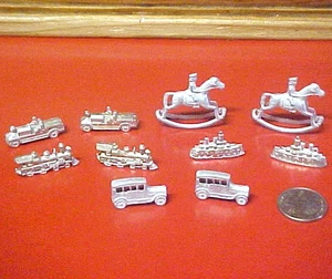 10 Vintage 1930's ? Marked Tootsietoy / Cracker Jack ? Fire Trucks-Trains-Ships - Picture 1 of 2