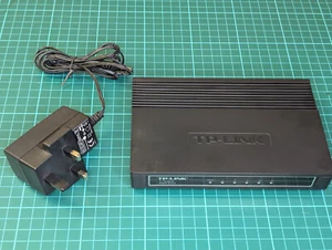 TP-Link TL-SG1005D v5.0 5-Port Gigabit Ethernet Switch Black - Photo 1/3