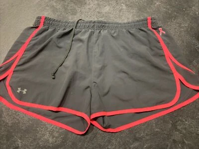 Shorts feminino Under Armour grande cinza fita rosa - Imagem 1 de 4
