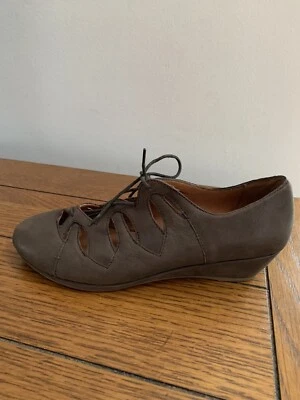 Nuevo sin caja Zapato de Ballet Gentle Souls Nye Talla 8 Dorado Marrón Cuero Nubuck Ghillie Cuña Foto 1 de 4
