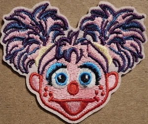 Aufnäher zum Aufbügeln Sesamstraße Abby Cadabby bestickt - Bild 1 von 1