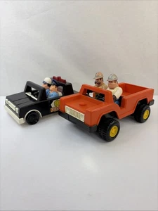 Vintage 1981 Fisher Price Lot 2 Polizei Auto & LKW Husky Helfer Figuren - Bild 1 von 18