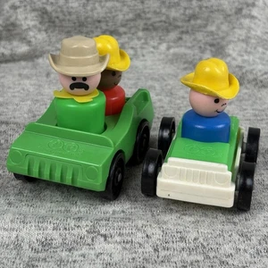 Lot Of 5 Vintage Fisher Price Toys 3 Little People 2 Green Cars Cowboys Hats FP - Bild 1 von 10