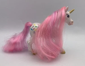Breyer Reeves WHITE UNICORN Sprinkles Beauty Unicorn Pink Hair Figure - Picture 1 of 4