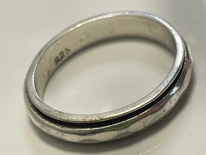 Sterling silver '925' hammered effect SPINNING meditation ring band size P 1/2 - Picture 1 of 18