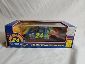 Jeff Gordon 1:24 Racing Champions 1995 Edition NASCAR Die Cast Collectible #O - Picture 1 of 5