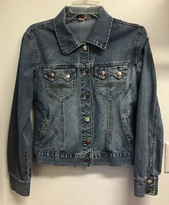 Giacca denim crop Hot Kiss taglia M bottoni metallo tasche polsini e davanti C2 - Foto 1 di 11