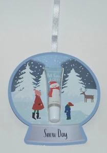 1 BATH & BODY WORKS HOT COCOA CREAM LIP GLOSS GIFT ORNAMENT SNOW DAY GLOBE CARD - Picture 1 of 6