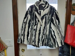 Nwt Band Of The Free Womens Faux Fur Double Breasted Cape Lined Warm S - Picture 1 of 2