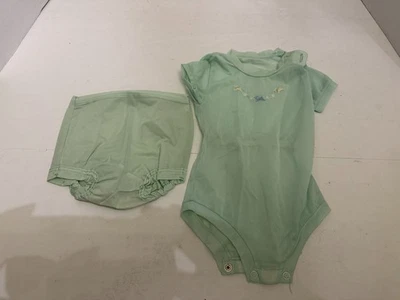 Conjunto de una pieza vintage verde pastel para bebé con pantalones cortos 0-6 meses Foto 1 de 4