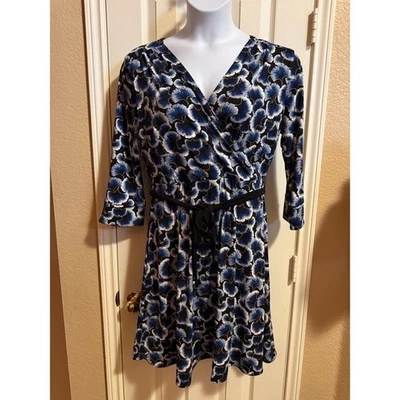 Vestido envolvente reversible White House Black Market floral azul negro L Foto 1 de 4
