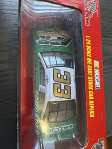 1998 Racing Champions Ken Schrader Monte Carlo #33 APR Racing NASCAR Green 1:24 - Picture 1 of 3