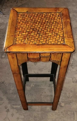 Soporte para plantas de bambú Palm Beach Regency 31" en muy buena condición Foto 1 de 4