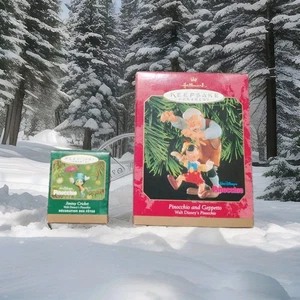 Hallmark Keepsake 2 Ornamenti, Pinocchio e Geppetto + Jiminy Cricket Miniatura - Foto 1 di 7