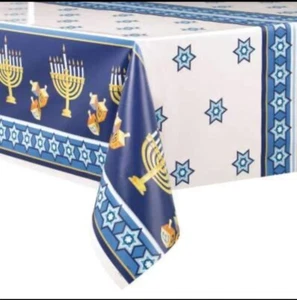 (6) Tovaglie uniche Happy Hanukkah stampate all over in plastica 54” x 84” nuove - Foto 1 di 2