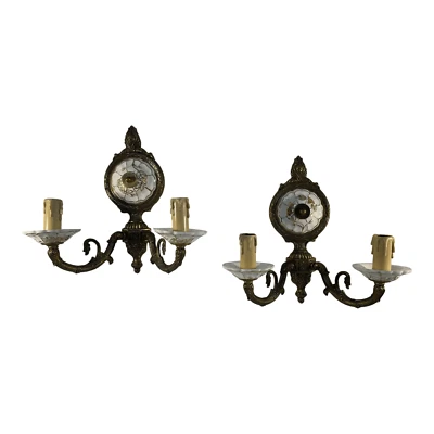 Apliques de pared franceses de latón y porcelana de la década de 1940 con dos brazos - un par Foto 1 de 4