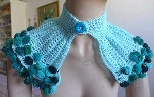 KRAGEN SCHAL CAPELET HANDARBEIT HALSWÄRMER ACRYL HELLBLAU WOLLE HÄKELN GESCHENK - Bild 1 von 12