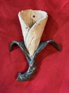 Jarrón colgante de pared con bolsillo artesanal hecho a mano estudio de arte cerámica lirio floral - Imagen 1 de 6